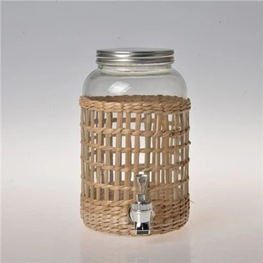 Dispensador de begudes vintage amb vímet